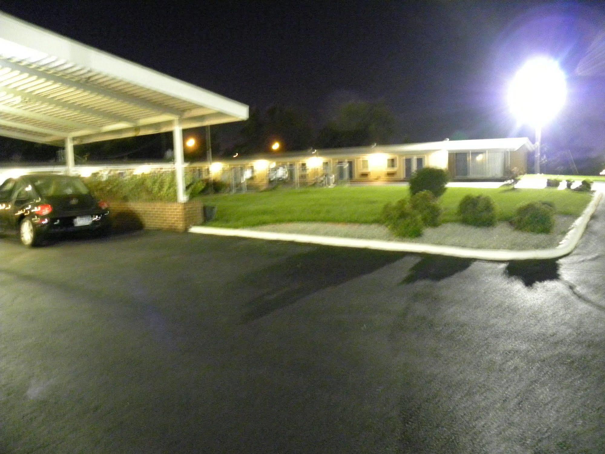 Guest Inn Rogers Εξωτερικό φωτογραφία