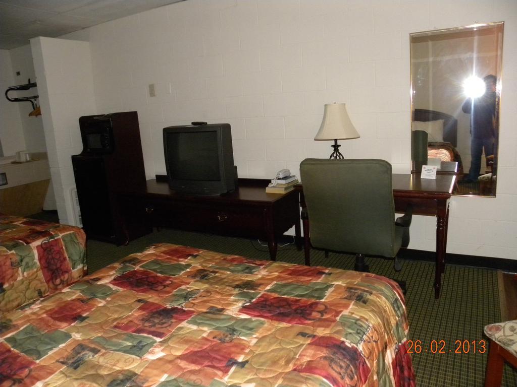 Guest Inn Rogers Εξωτερικό φωτογραφία